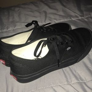 BRAND NEW. Never worn, too big for me.